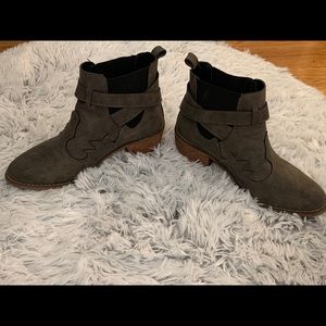 Moto boots with design on side